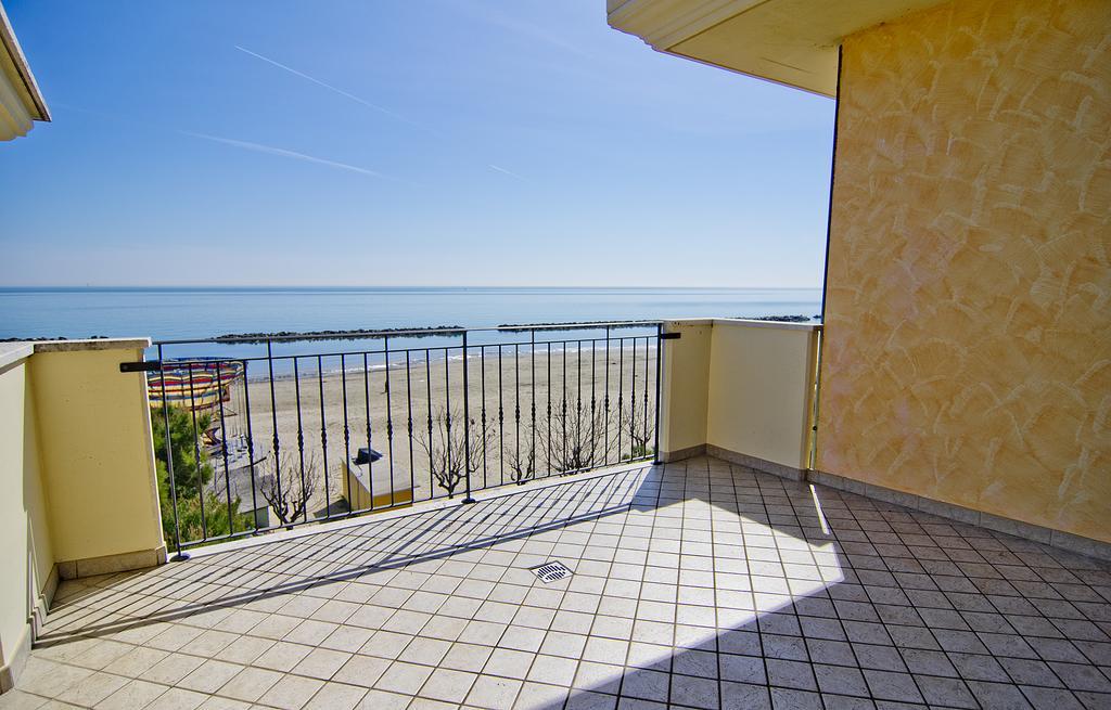 Hotel Capital Cupra Marittima Luaran gambar