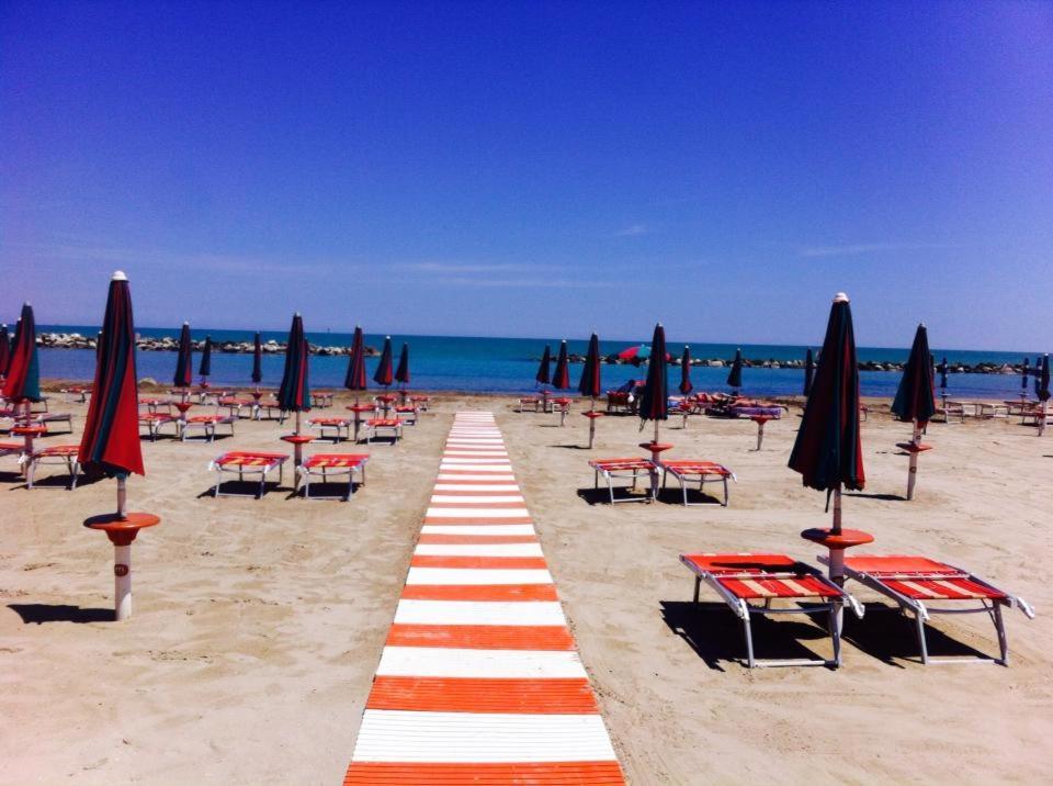 Hotel Capital Cupra Marittima Luaran gambar