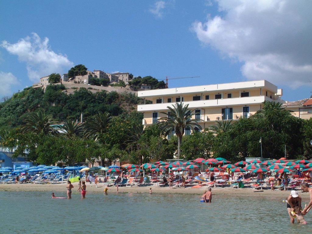 Hotel Capital Cupra Marittima Luaran gambar